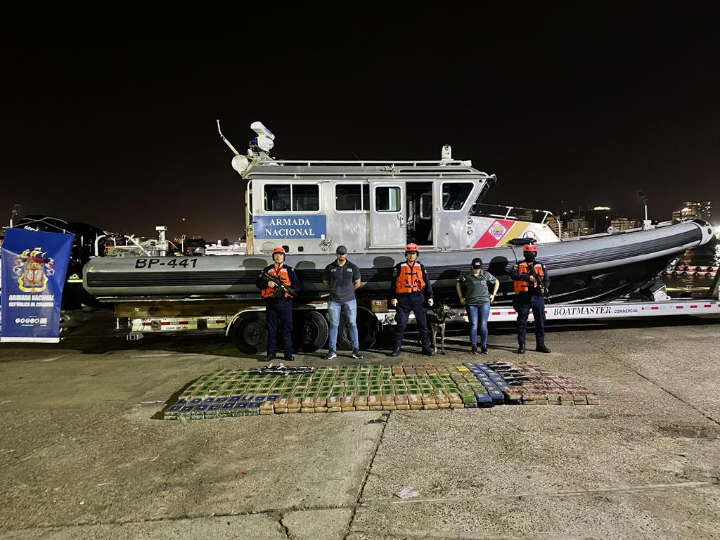 Incautan más de media tonelada de droga en un buque mercante en Cartagena