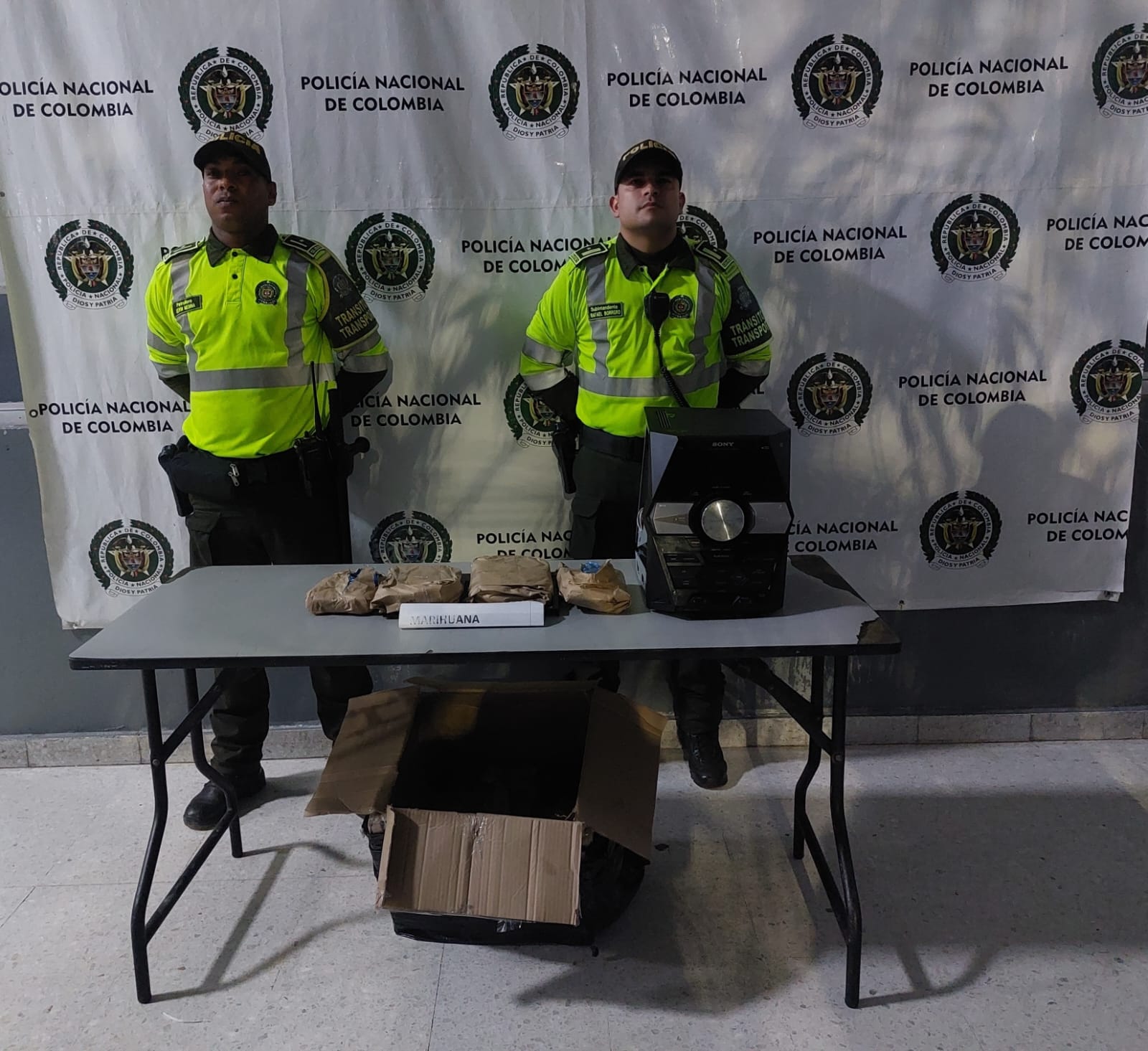 Equipo de sonido con Marihuana