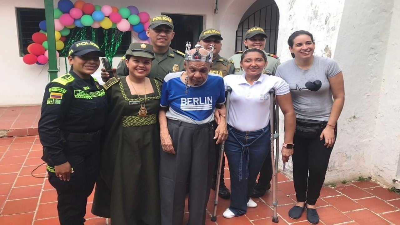 La Policía de Bolívar les llevó fiesta y mucha recreación a los abuelitos