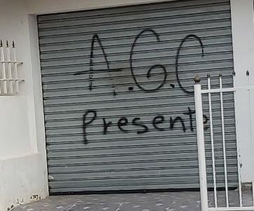 Grafitis amenazantes Autodefensas Gaitanistas de Colombia en Bolívar