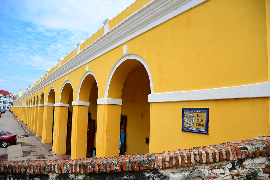 Según las autoridades los delincuentes se llevaron joyas de oro, plata, esmeraldas y dinero en efectivo.