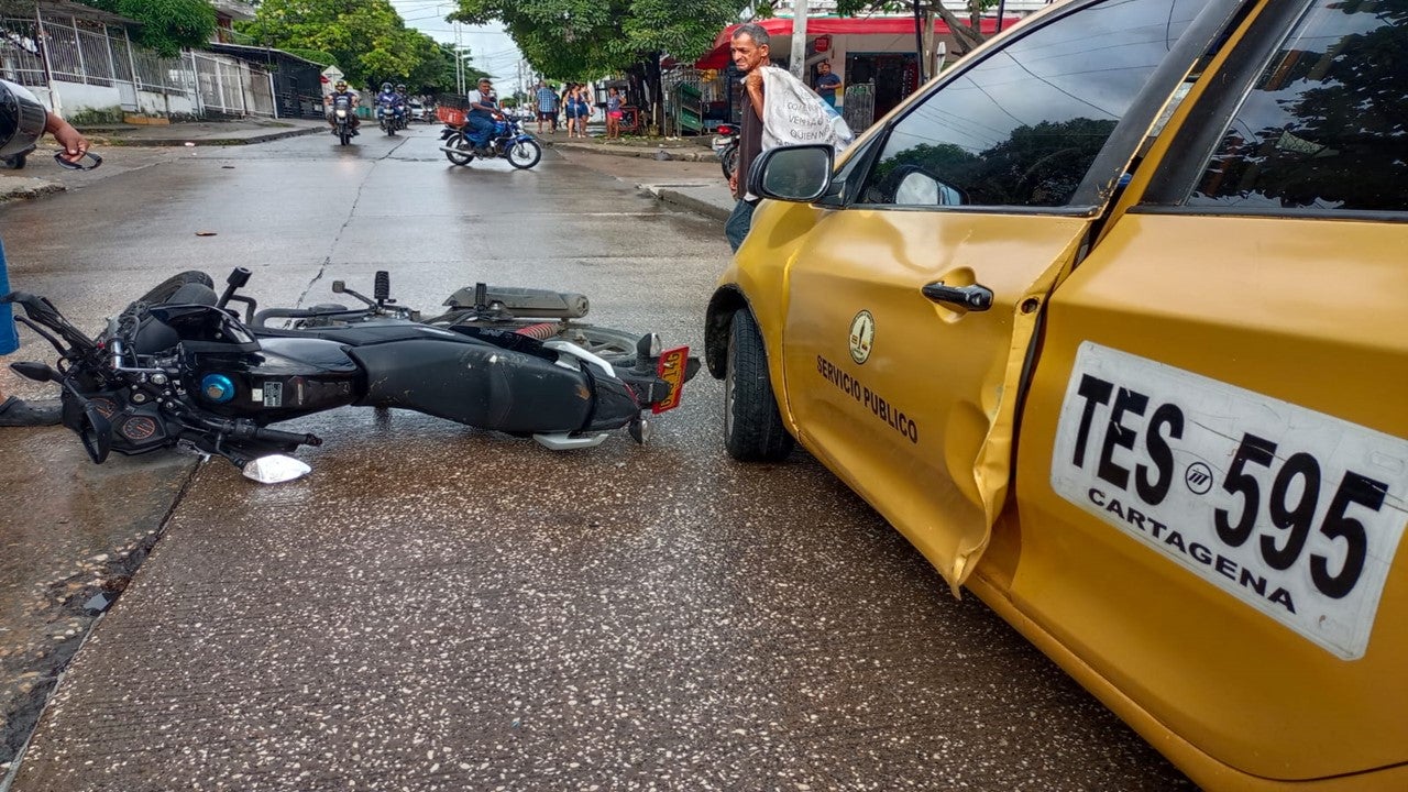 Accidente en Los jardines donde hay tres vehículos involucrados