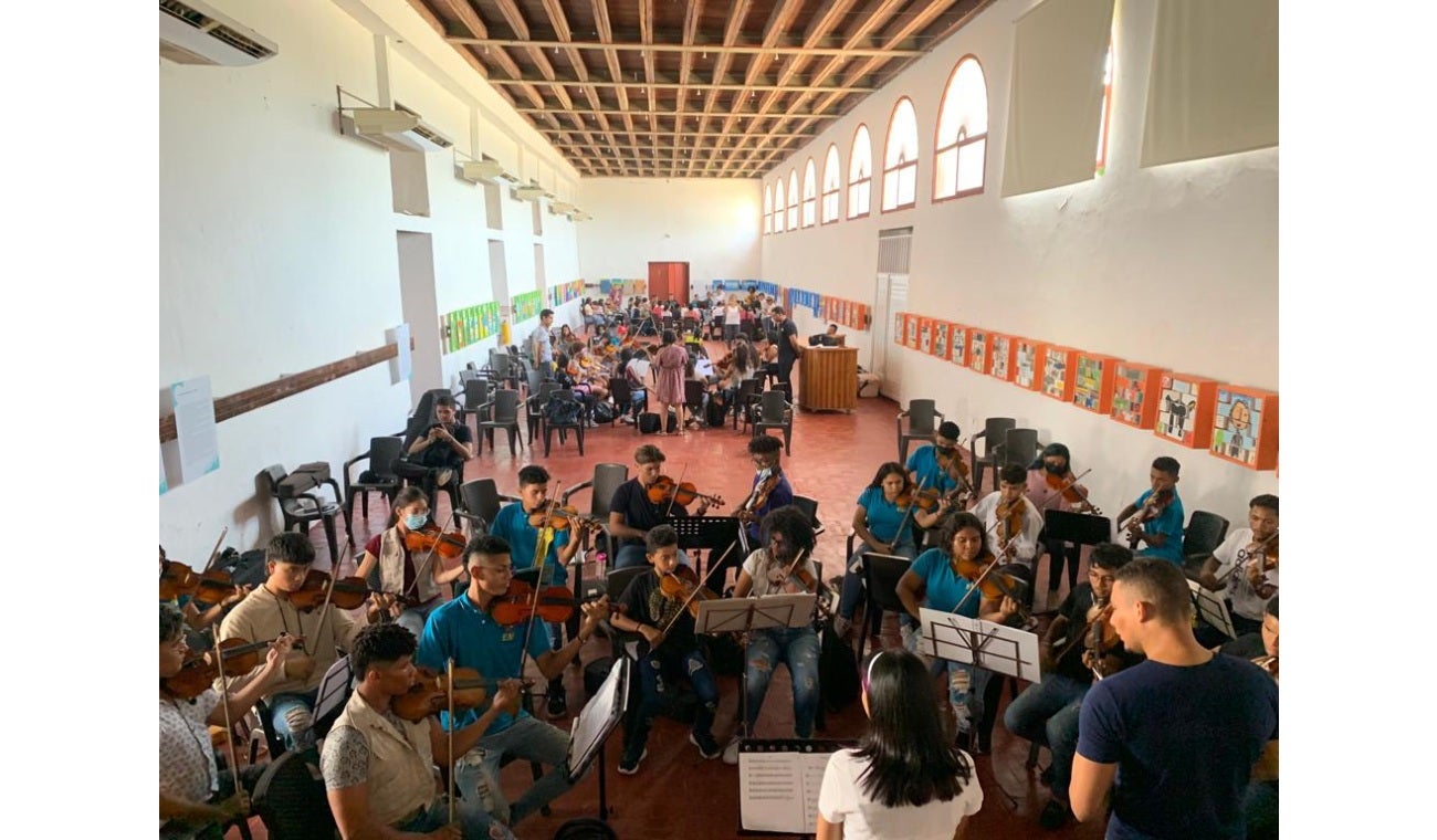 Jóvenes del programa Escuela de Música Puerto Azul