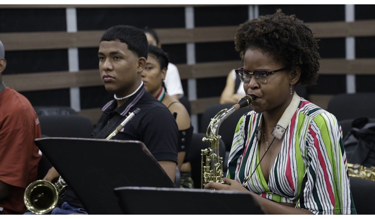 Jóvenes del programa Escuela de Música Puerto Azul
