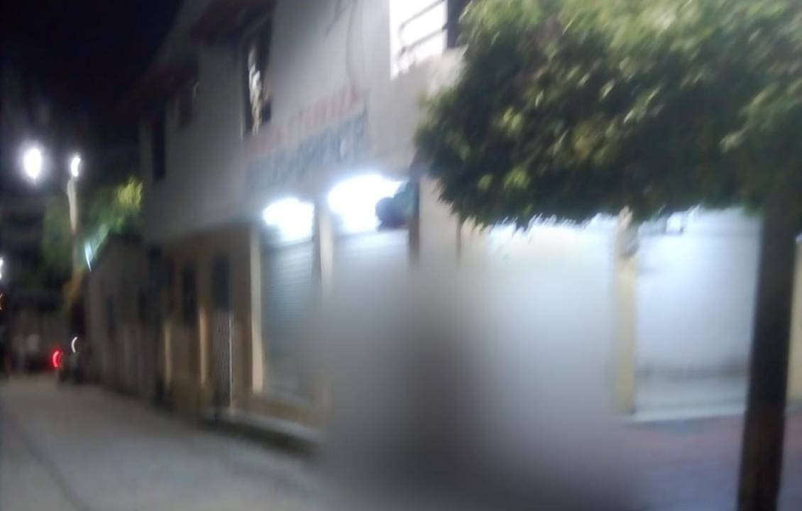 El hombre fue herido en esta tienda de esquina