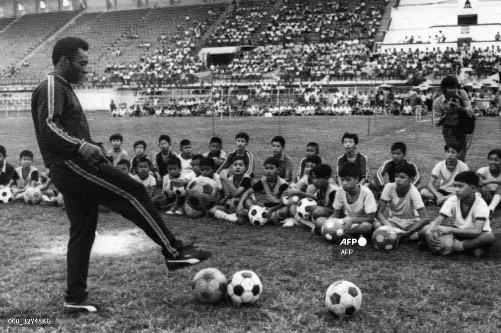 Pelé durante entrenamientos de las inferiores de Tailandia