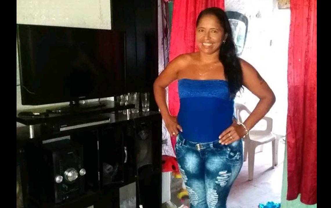 La mujer fue herida a bala por sicarios