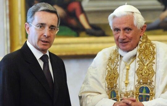 Álvaro Uribe y el papa Benedicto XVI