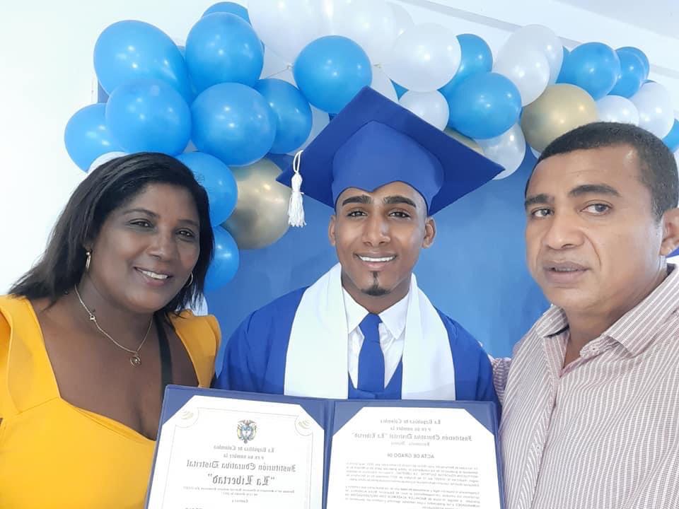 Familia de hijo de líder social