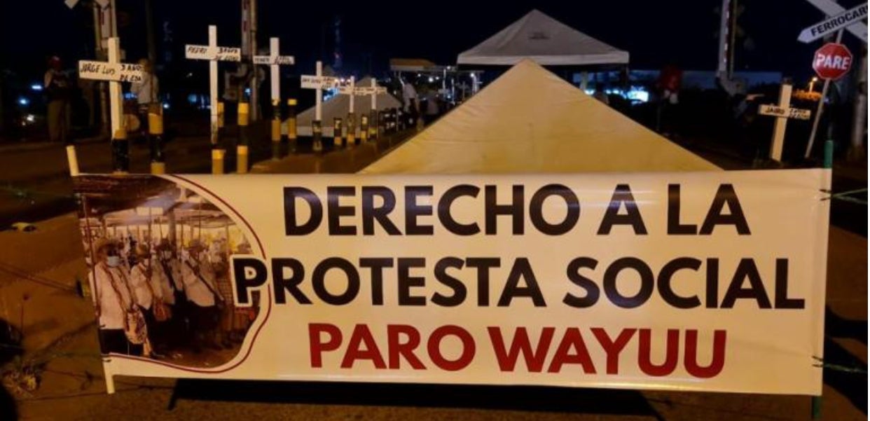 Continúan bloqueadas las vías principales en todo el territorio guajiro.