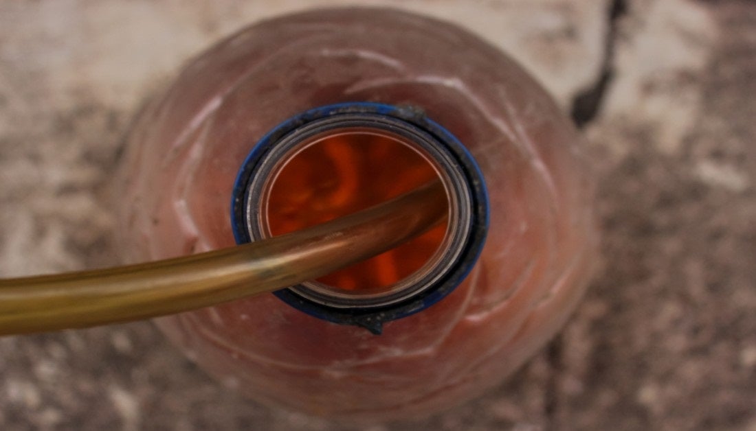 Recipiente con gasolina.