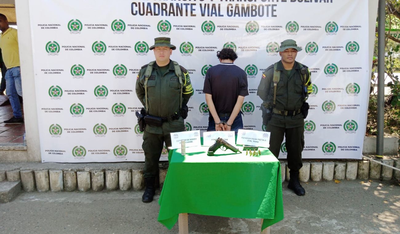 Se le halló en su poder un arma de fuego tipo pistola, con 1 proveedores, 15 cartuchos y 1 silenciador