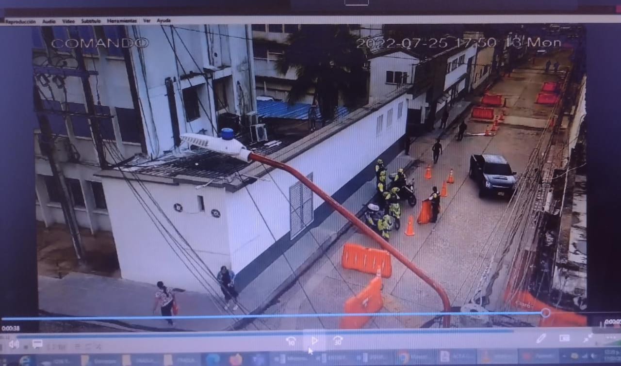 La cámara grabó el momento en el que el mayor Betancourt salió de la institución