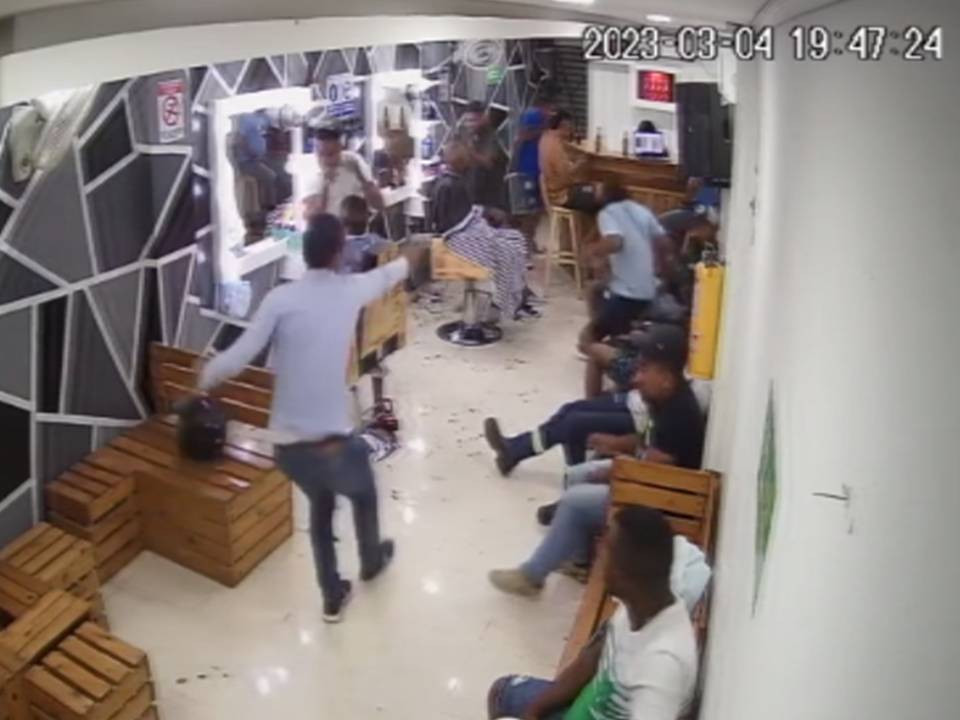 El sicario hirió a dos hombres más