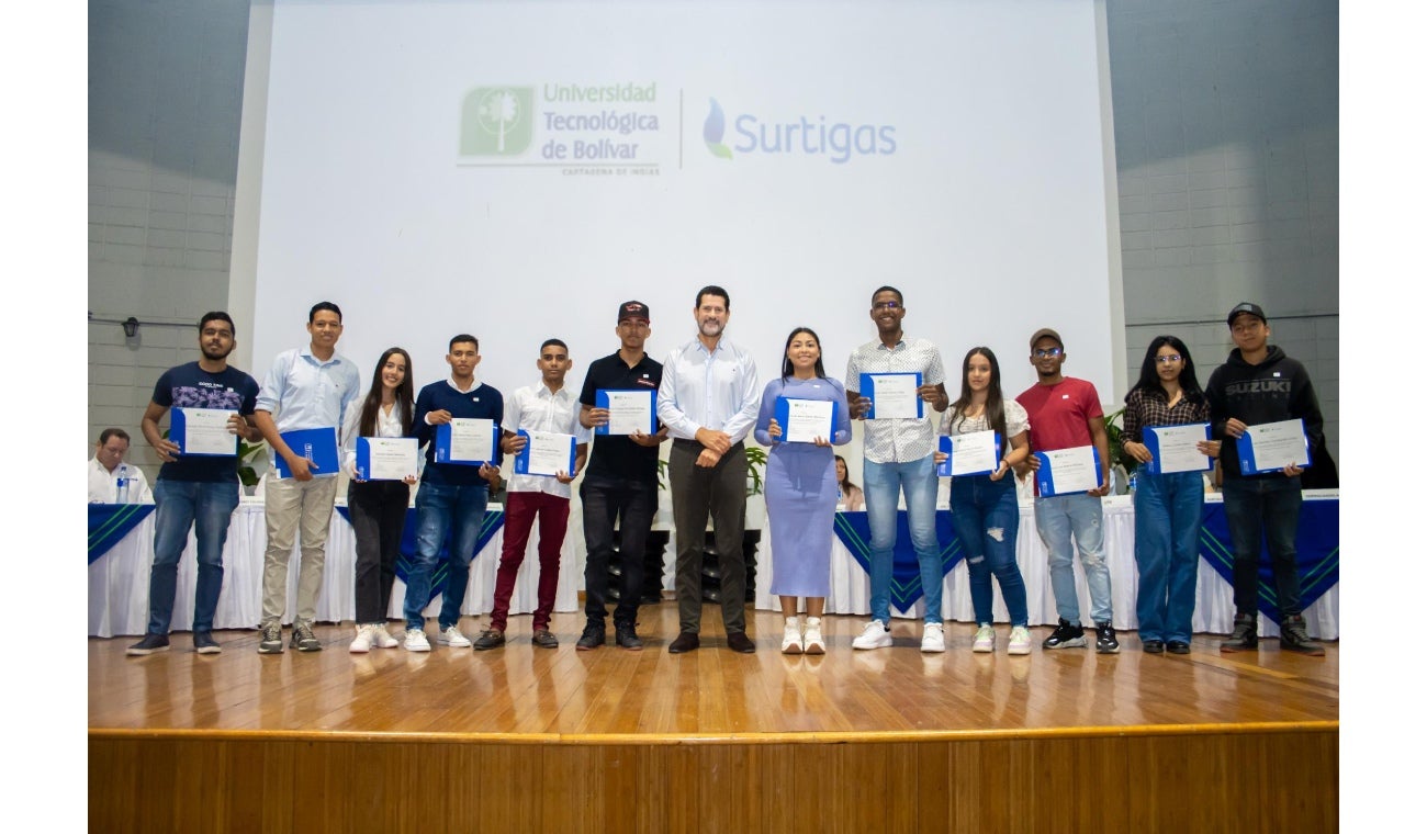 Entrega de becas por parte de Surtigas