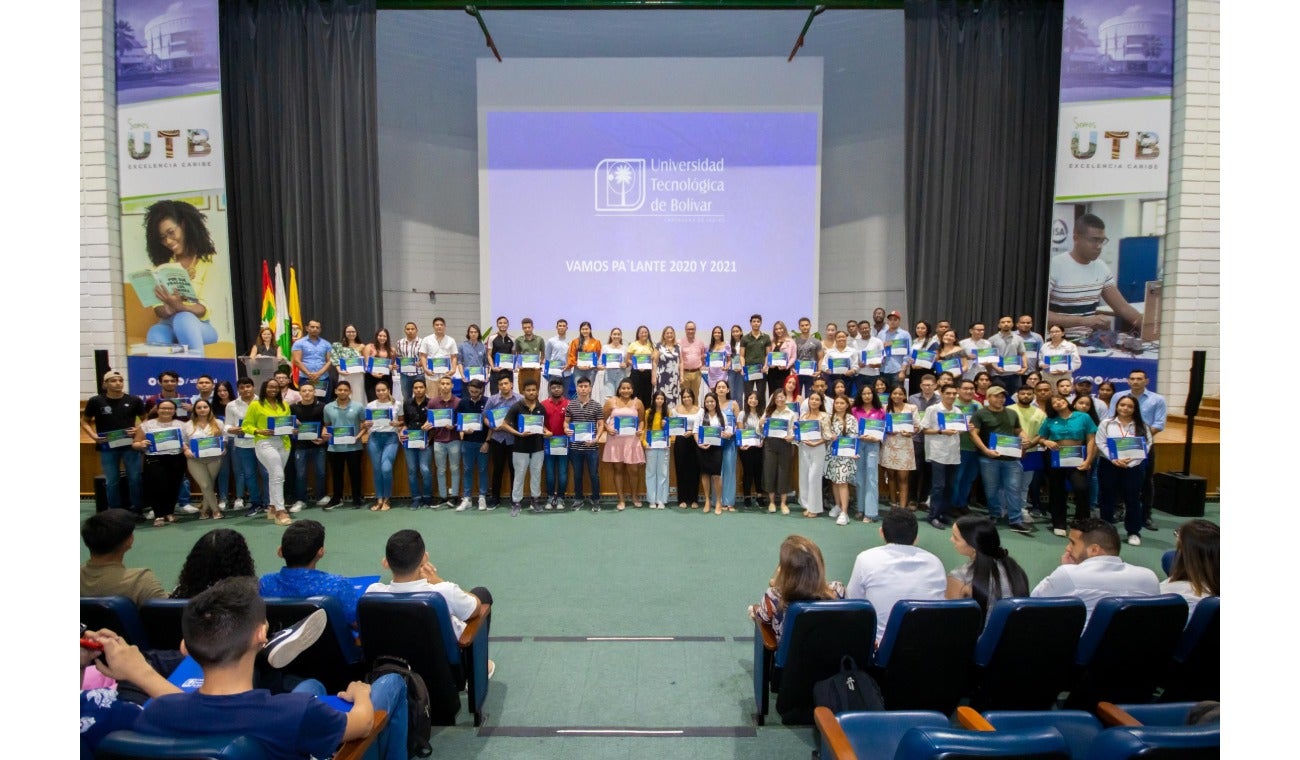 Entrega de becas por parte de Surtigas