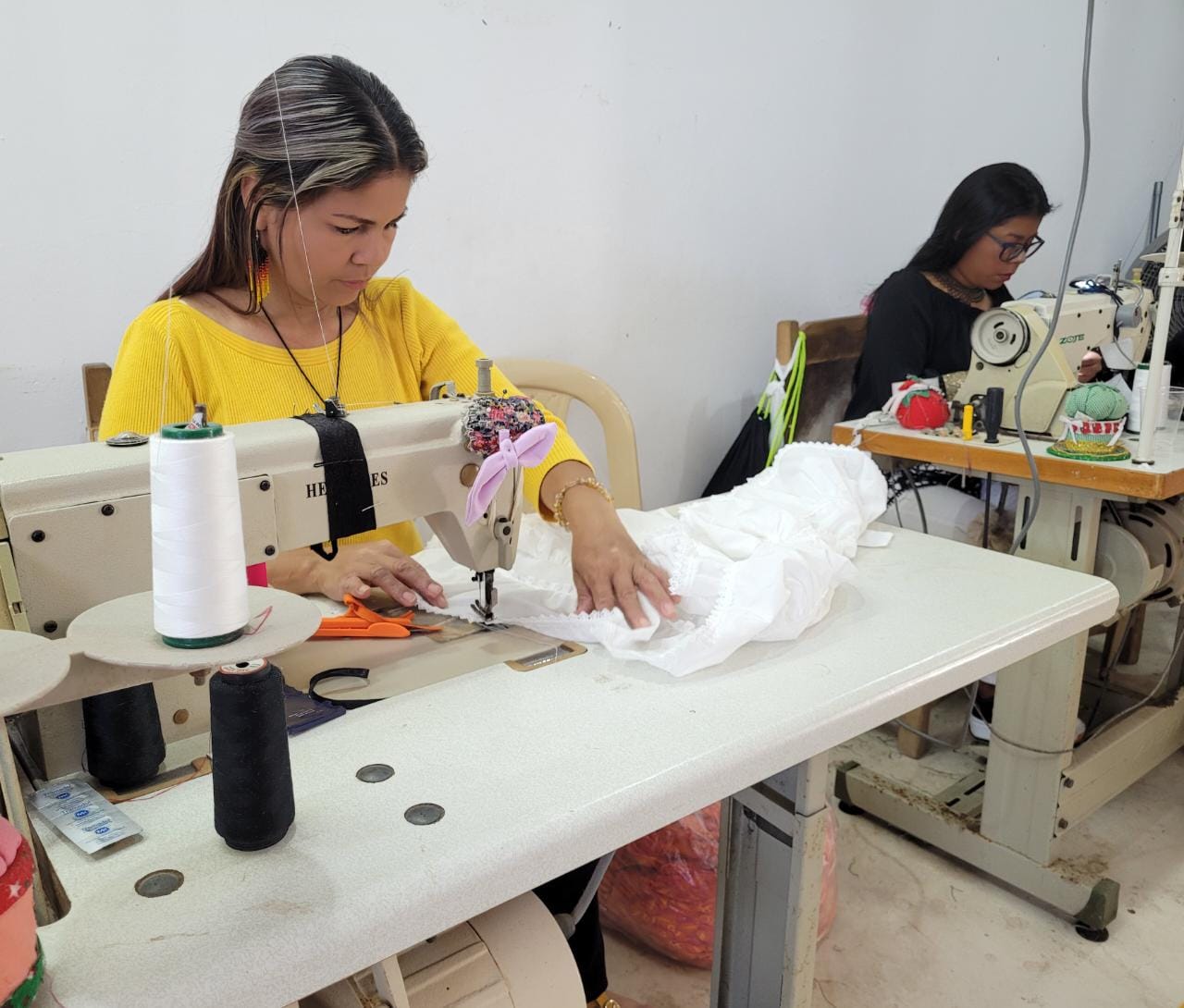 Más de 20 mujeres han logrado su independencia económica a través de la costura