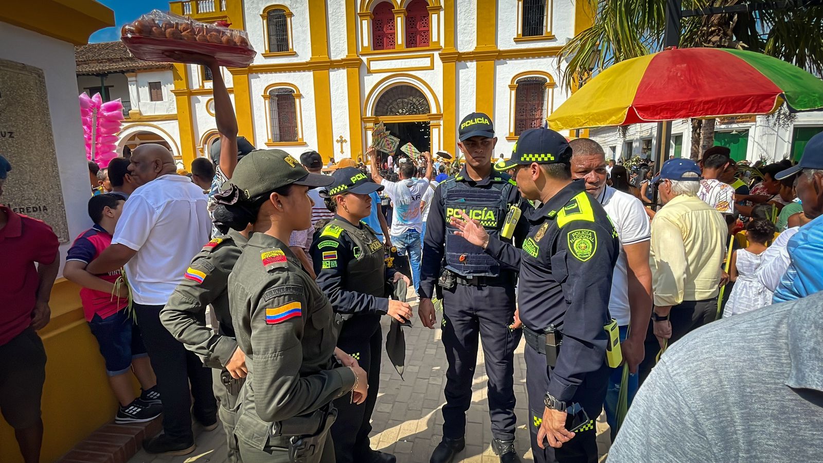 Policías en Mompox