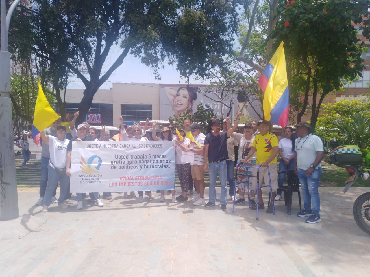 Varias agremiacione se unieron en un plantón en la Plaza de la Paz