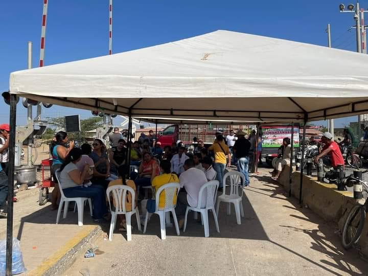 Este es el punto de la vía férrea que está bloqueado.