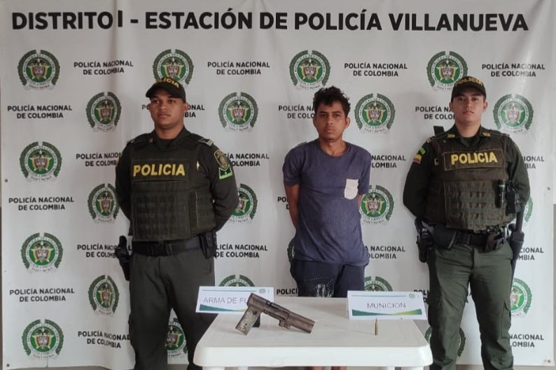 Los uniformados le encontraron un arma de fuego de doble cañón tipo artesanal