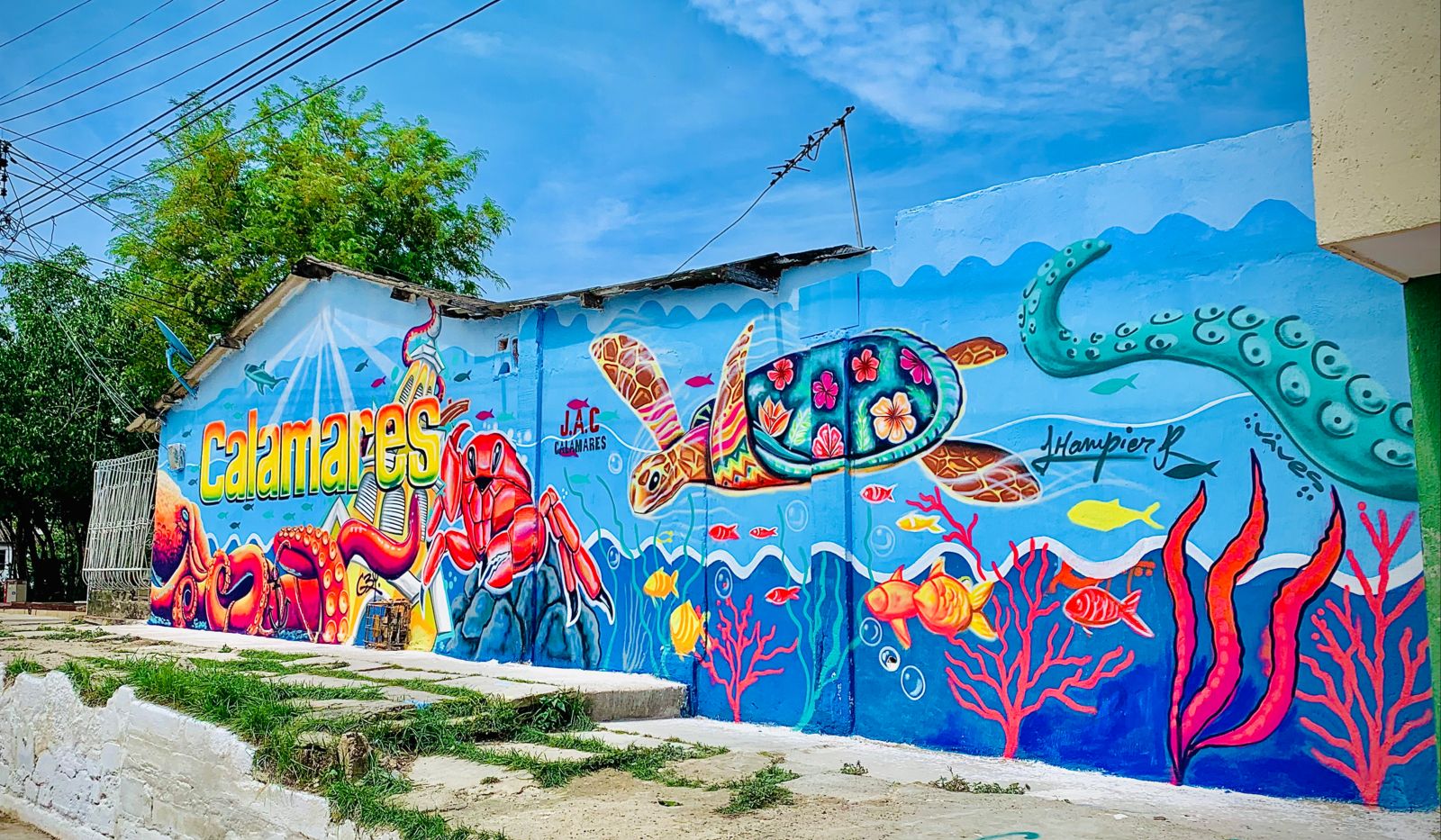 ¡Con mucho color! Así luce el mega mural de Los Calamares.