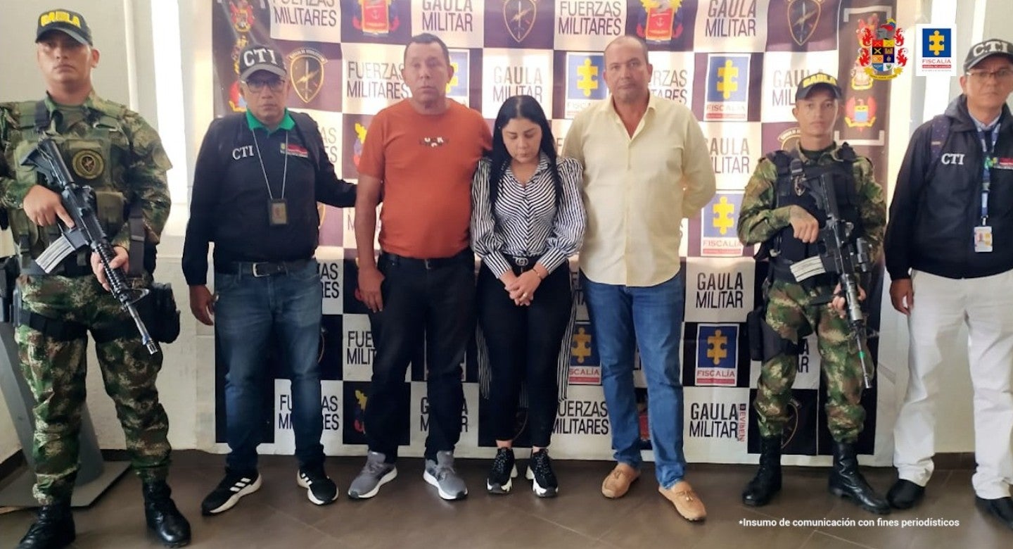 El alcalde habría celebrado 14 contratos de manera irregular, violando el principio de transparencia, según la Fiscalía.