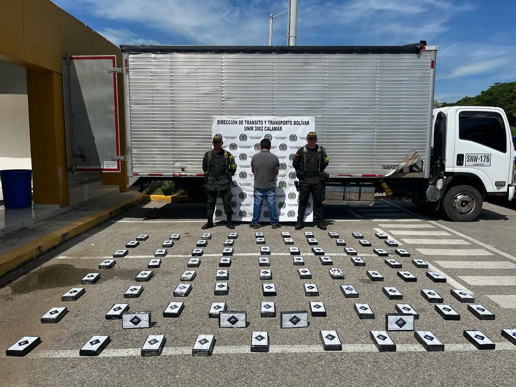 Descubren cargamento de cocaína en un camión que transportaba pan.