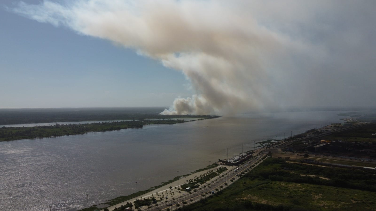 Controlan incendio en Parque Isla Salamanca