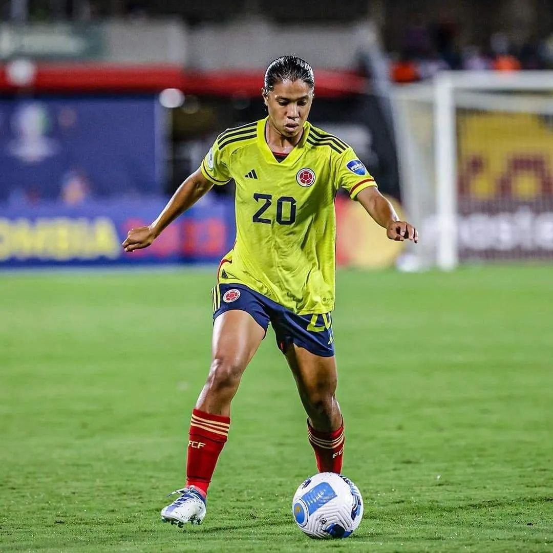 Cuentan que de niña competía con hombres de la escuela de fútbol del corregimiento Mateo Pérez