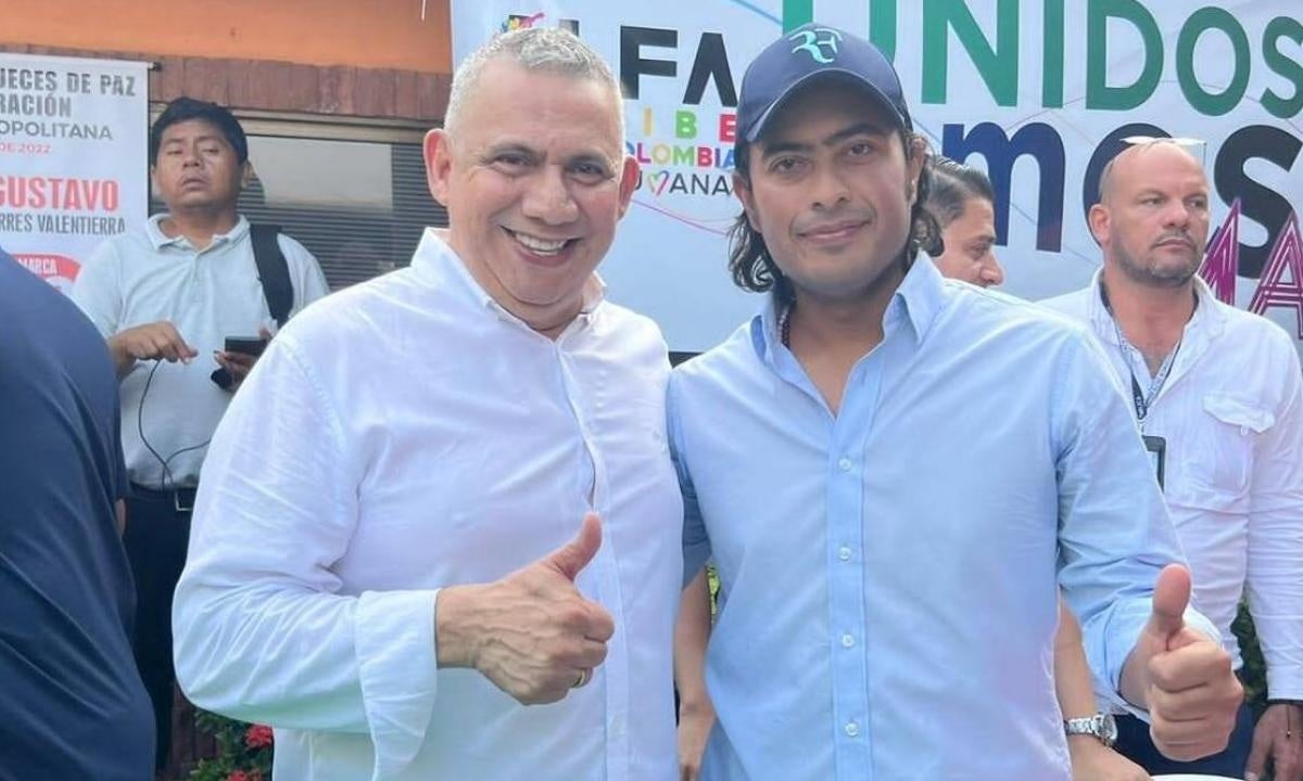 Máximo Noriega junto a Nicolás Petro.