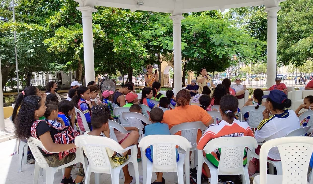 Tercera feria del libro en el parque centenario