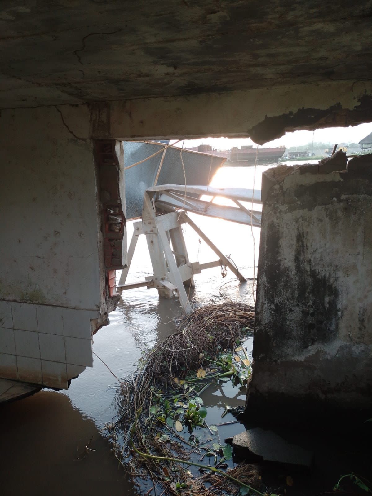 Por caída de torres eléctricas 6.900 usuarios de la zona insular de Cartagena están sin luz