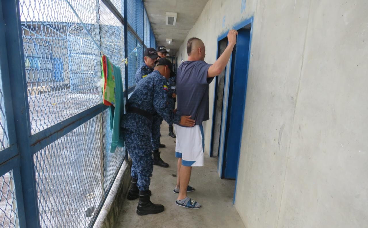 El operativo fue realizado en ocho cárceles del país