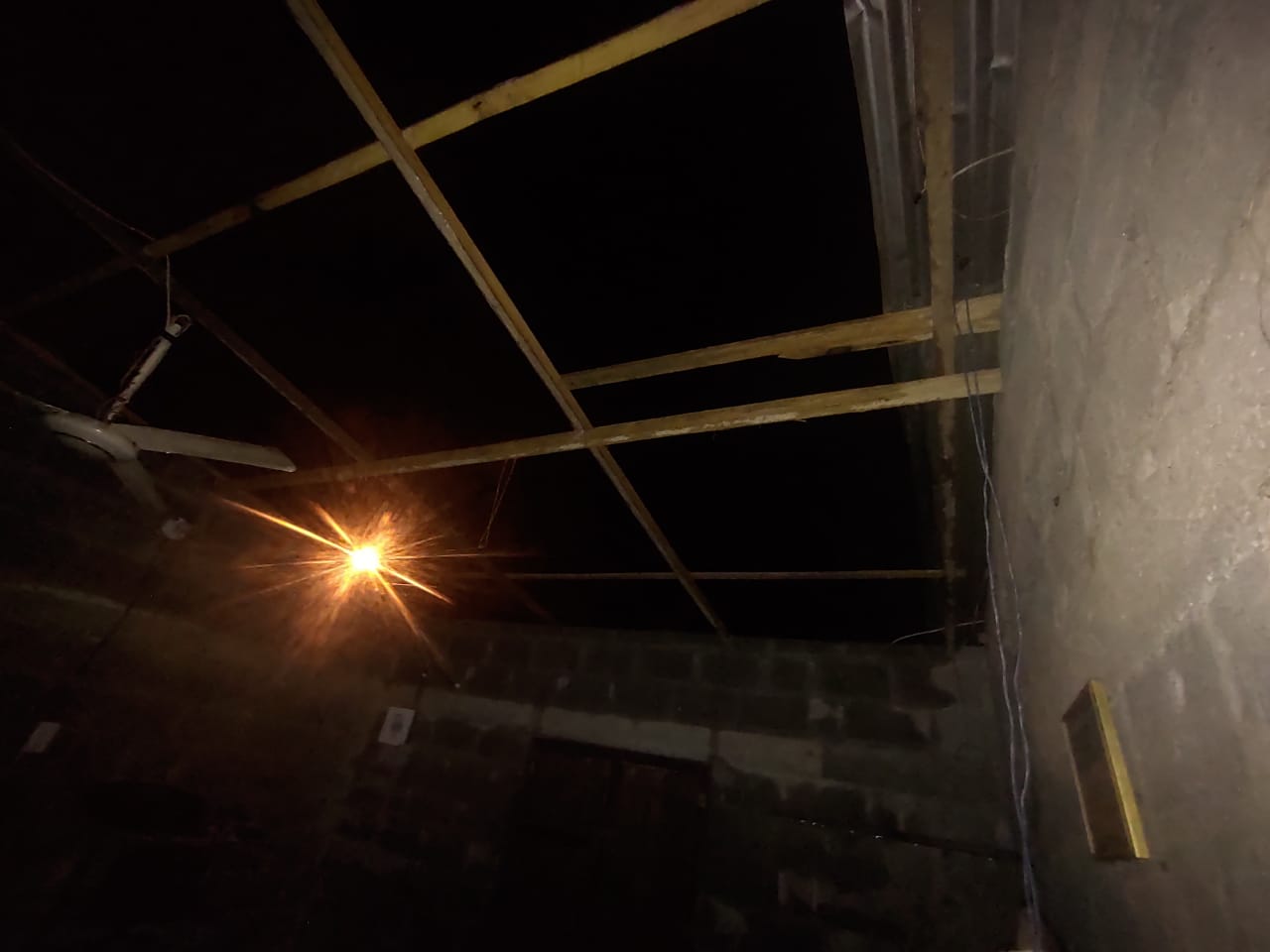 El vendaval causó estregos en la madrugada de hoy