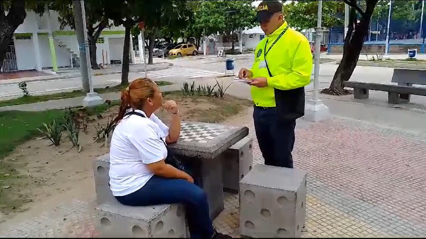 Capturada portando ocho cédulas.