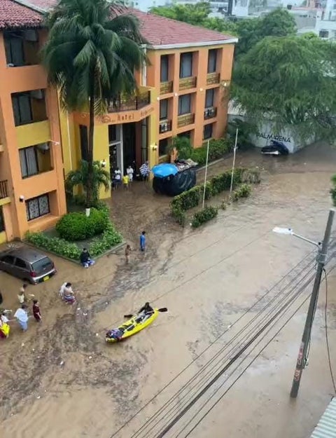 Noticias Magdalena: En Kayak salieron personas a las calles de Santa Marta