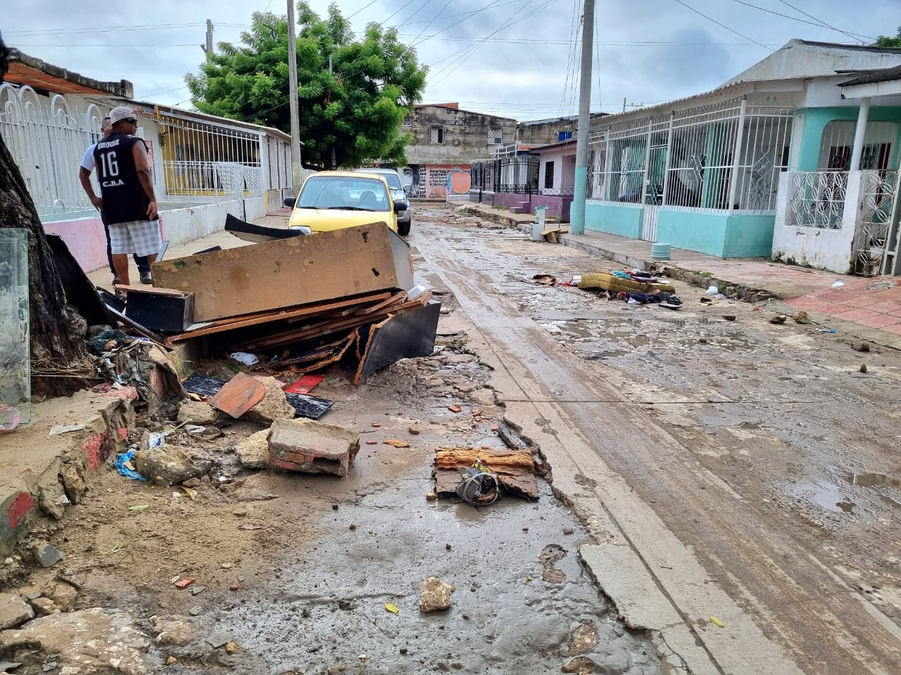 Varias instituciones educativas también resultaron afectadas