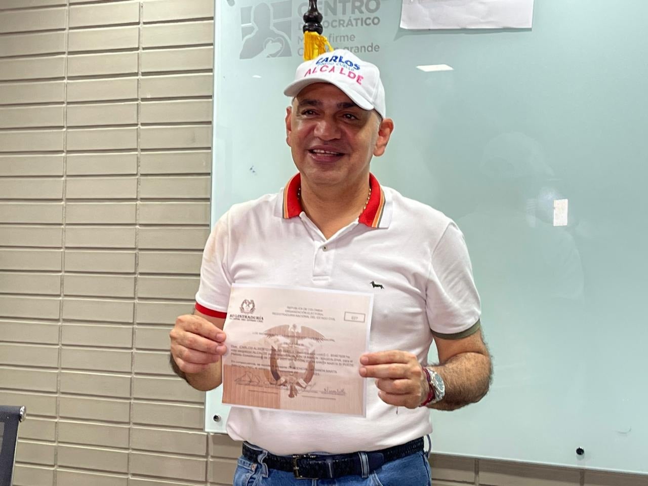 La credencial fue entregada ayer