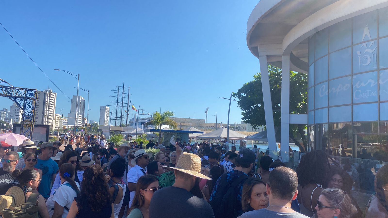 Más de 100 turistas se encuentran detenidos por protestas de salvavidas en Cartagena
