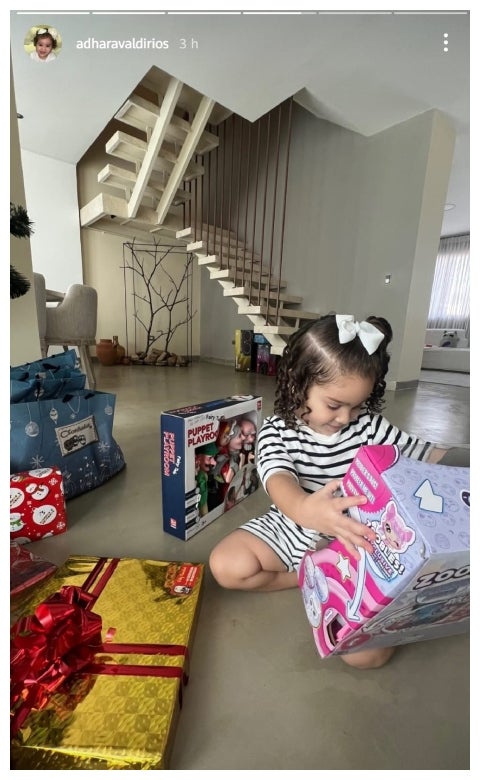 Adhara, hija de Andrea Valdiri