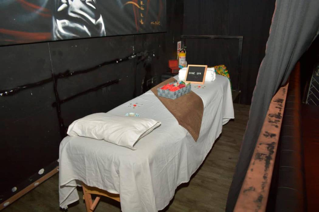 Bar que tenía camillas en su interior.