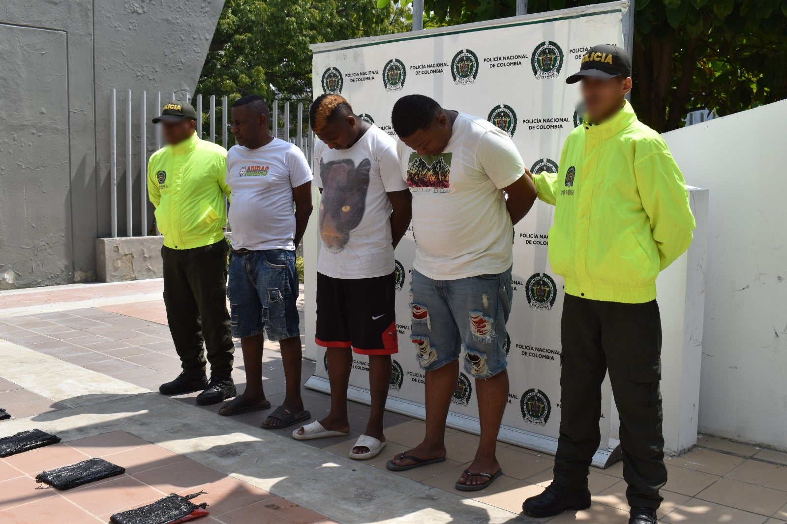 Padre e hijos capturados en Cartagena