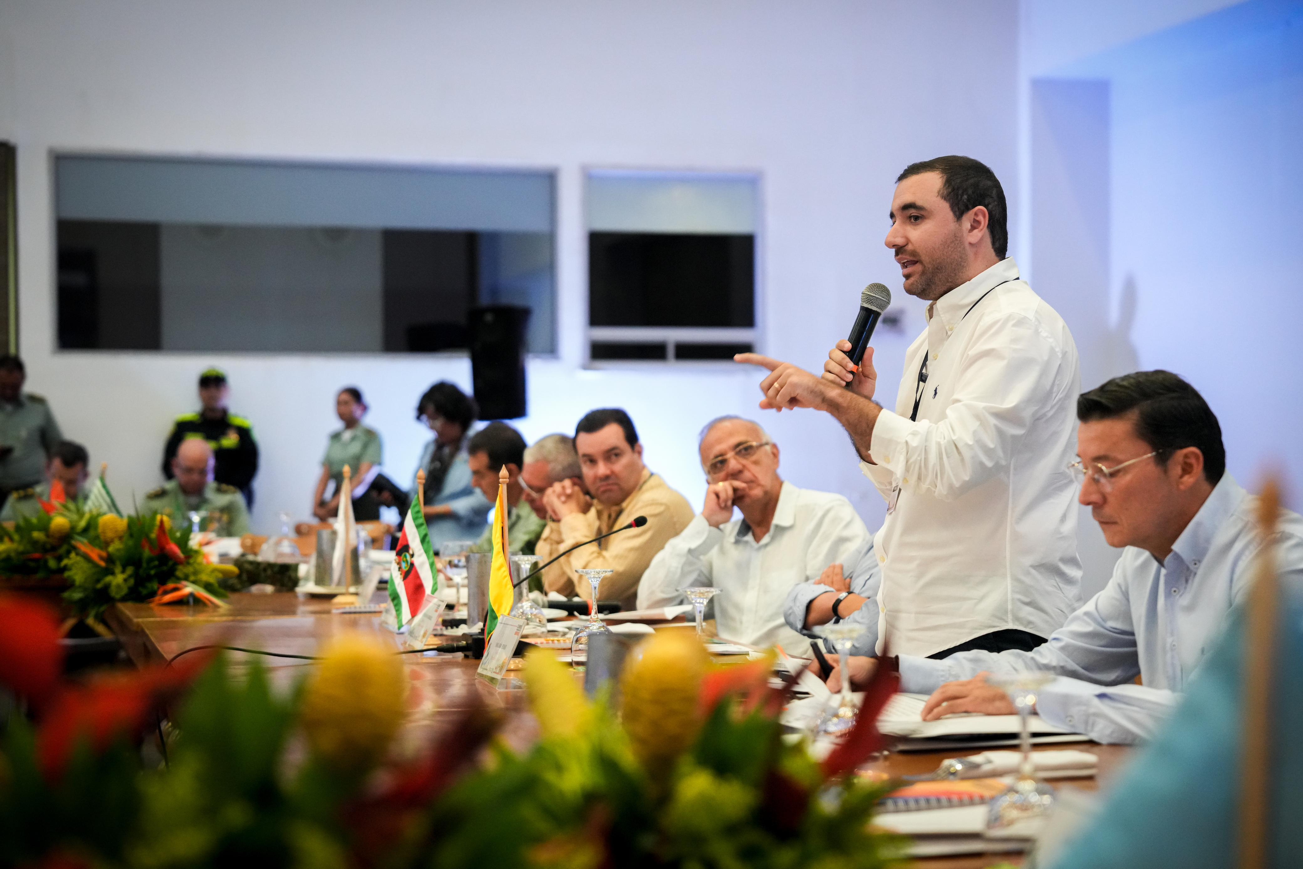 Yamil en la cumbre de alcaldes