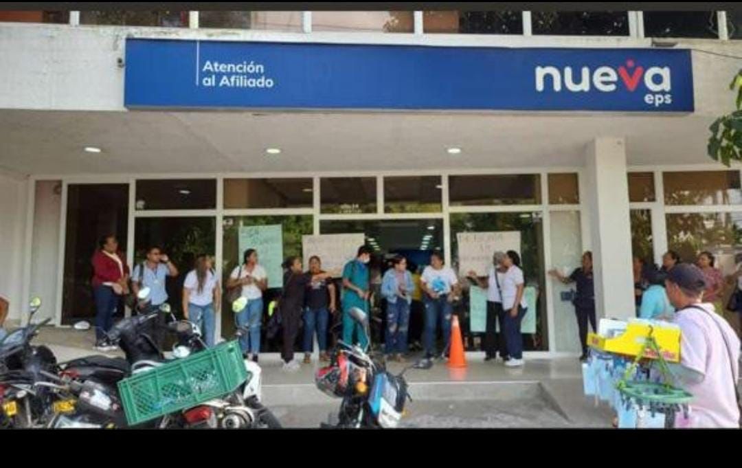 Empleados se mantienen en cese de actividades.