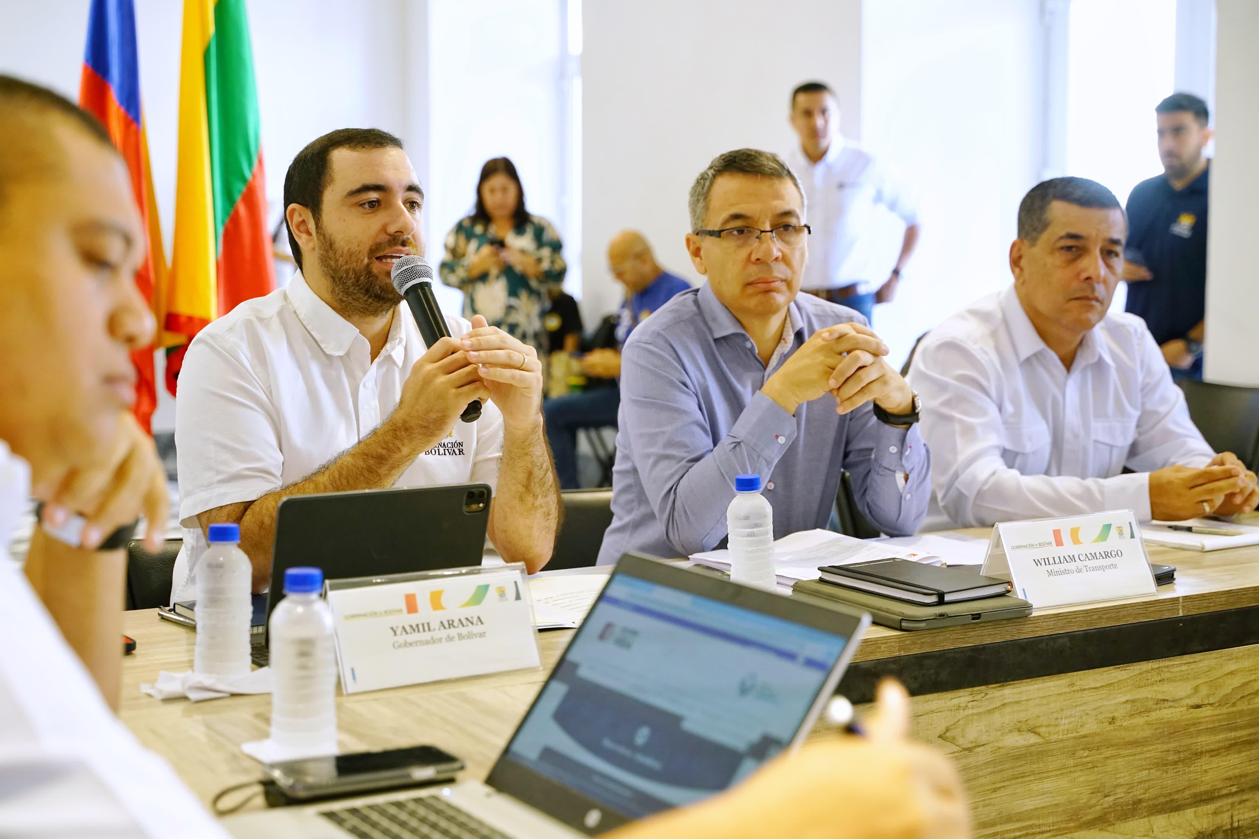 Gobernador de Bolívar, Yamil Arana y ministro de Transporte, William Camargo Triana.