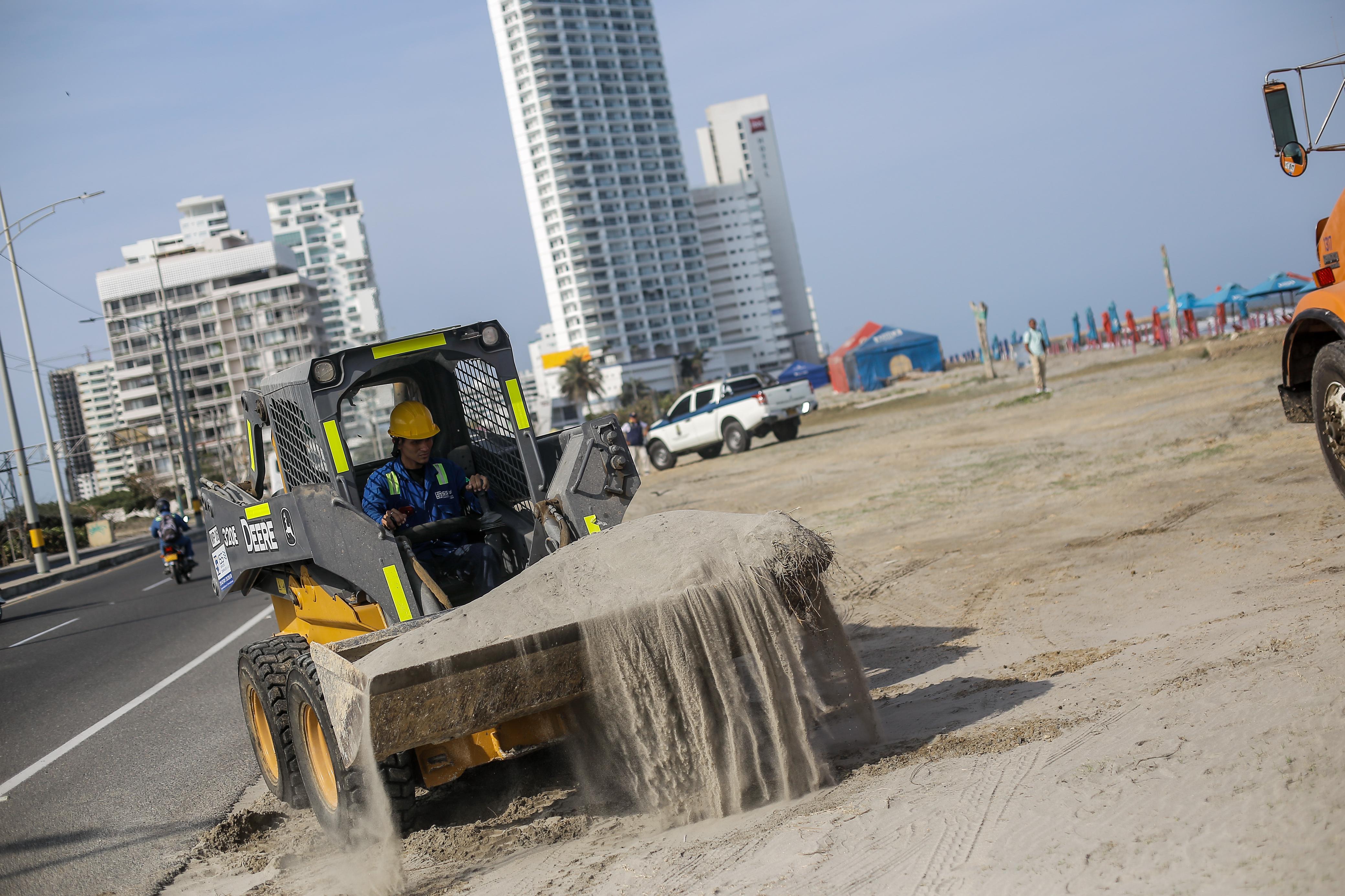 Recuperan la avenida Santander para prevenir riesgos tras el paso del mar de leva