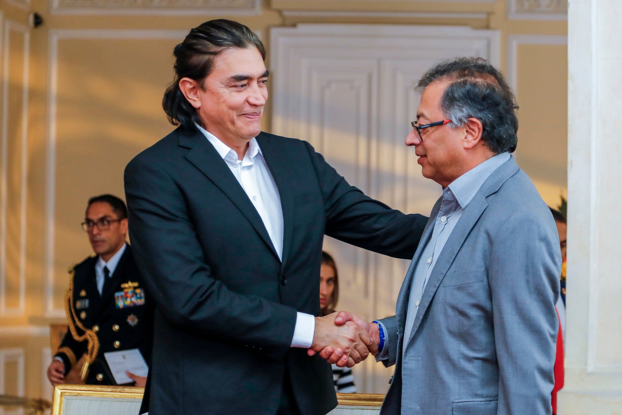 Gustavo Bolívar y Gustavo Petro en la Casa de Nariño