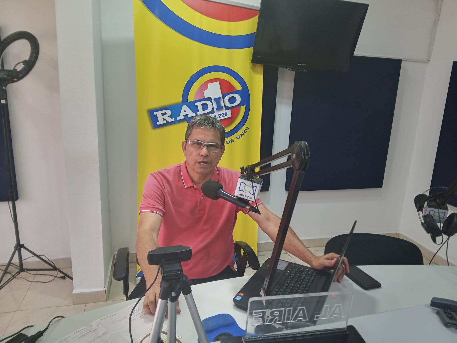 De lunes a viernes por Radio Uno