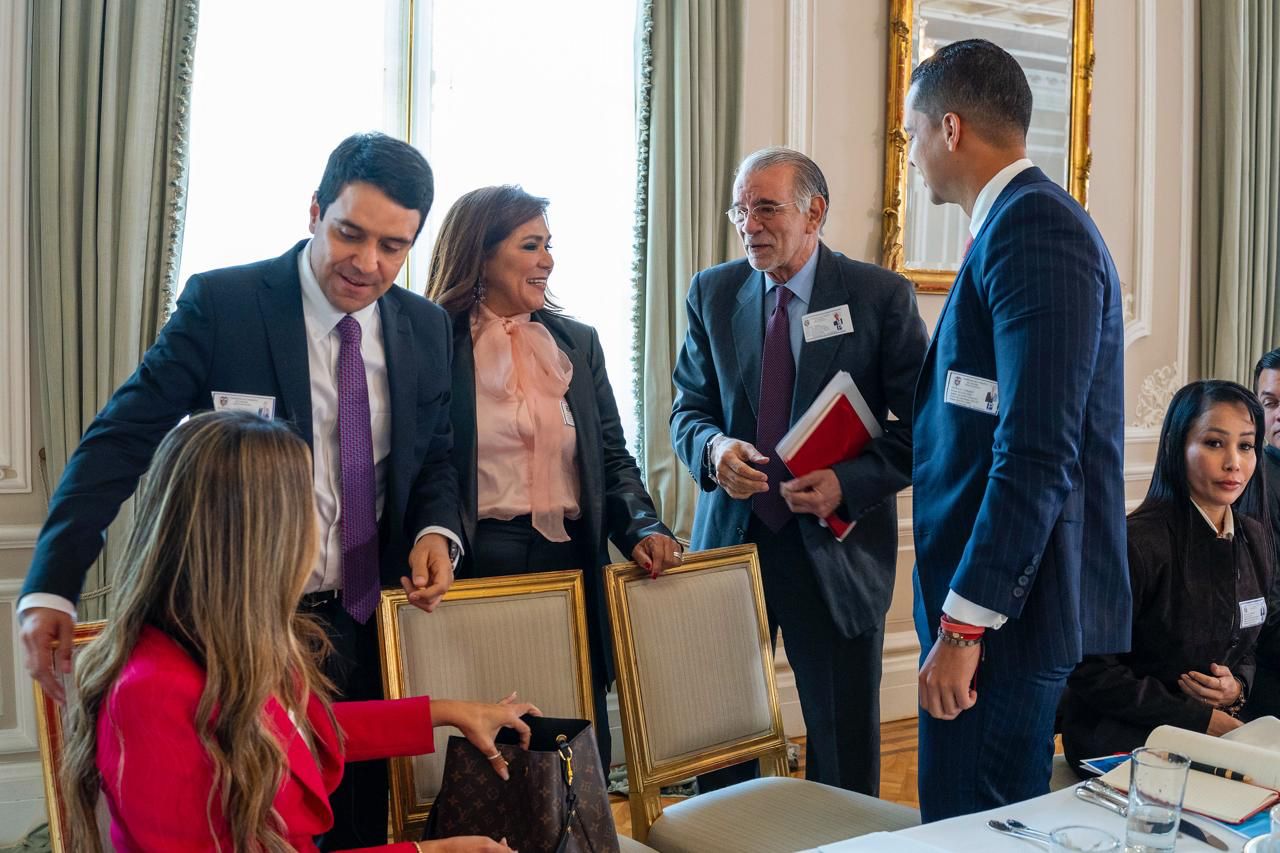 Abordaron el tema de energía